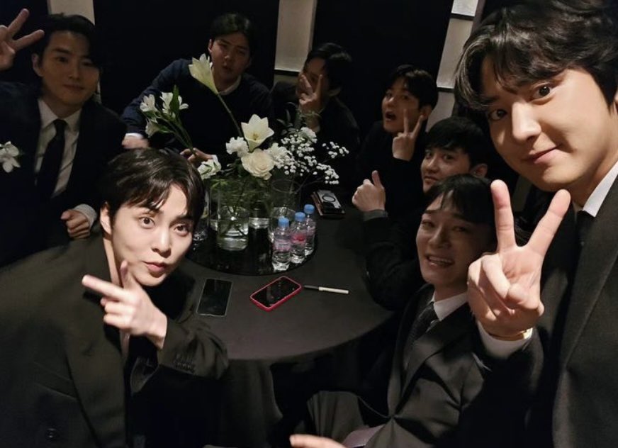 [📸] 231209 Chanyeol also posted a group EXO pic in manager yongmin’s wedding🥹 #도경수 #DO (D.O.) #엑소디오 #DOHKYUNGSOO @companysoosoo_