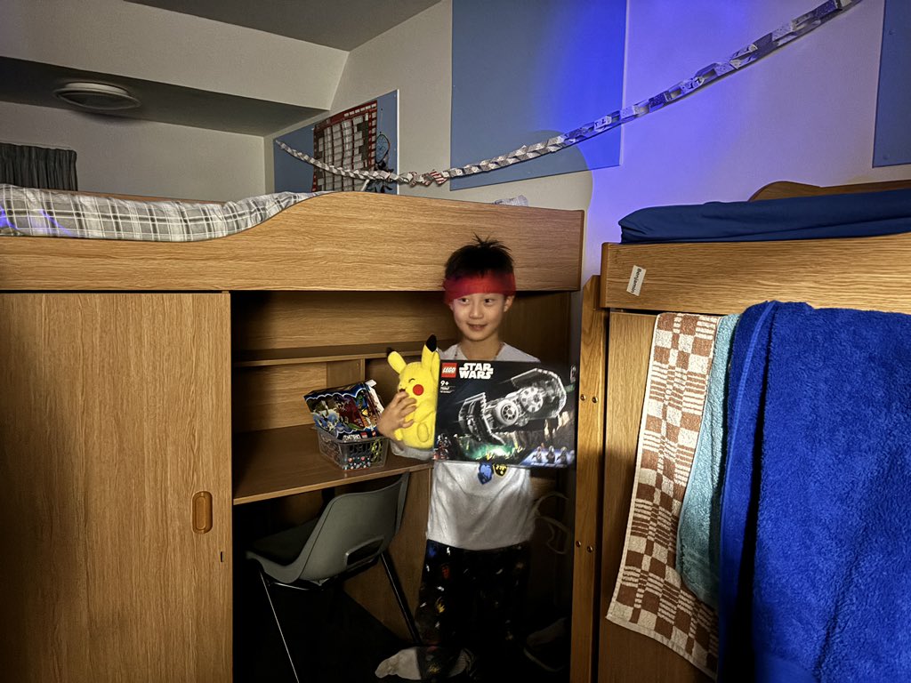 GordonstounPrep's tweet photo. What a fun evening judging the dorm decoration competition; more of an experience than decorations: music, song, drama, a treasure hunt and finding Santa hidden in a cupboard! @gordonstoun #boardingfun ๐๐
https://t.co/pUiKNBgXB5