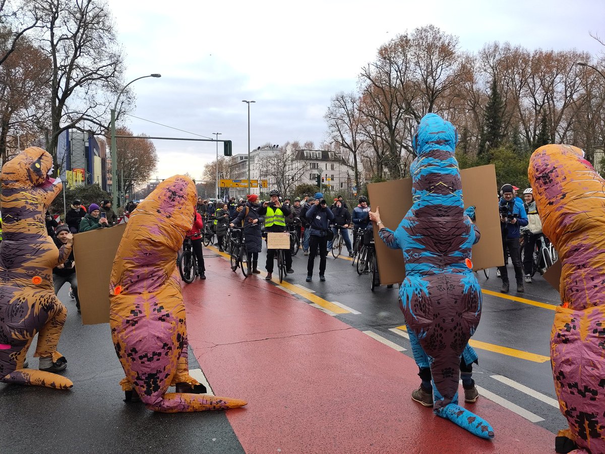 Fahrraddemo an der Elsenbrücke angekommen #StopptFossileSubventionen #b0912