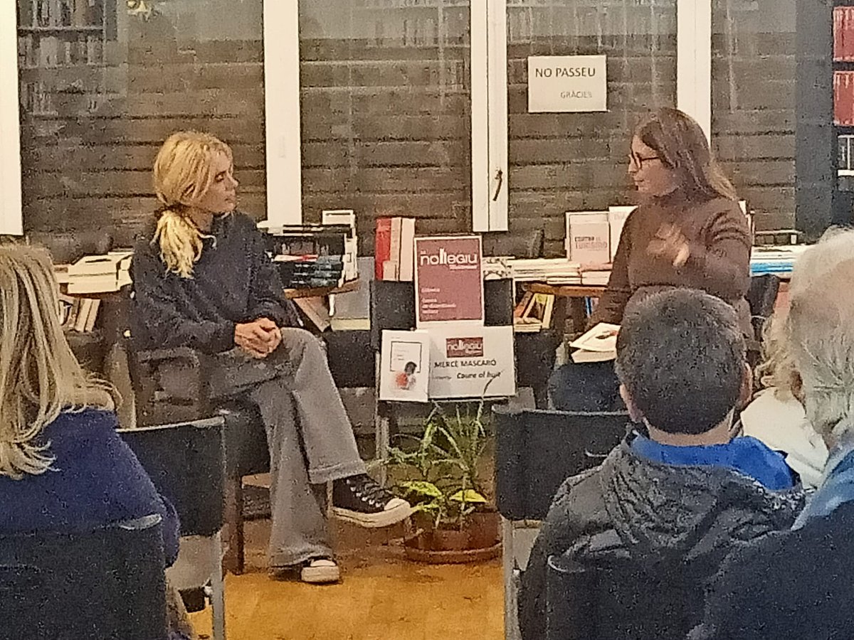 Nollegiu's tweet photo. Ahir a la Nollegiu Mediterrània de Palafrugell va venir @mememascaro a parlar de CAURE AL BUIT publicat per #lamagrana @penguinllibres https://t.co/9CcE0ZY3j4