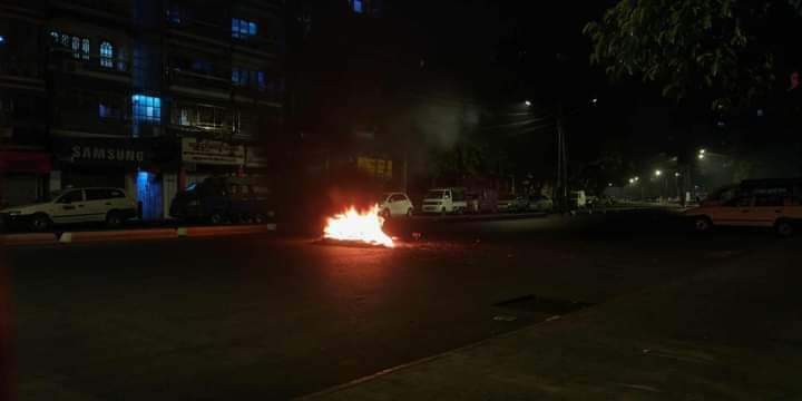 NantEiThandar's tweet photo. Yesterday evening, two innocent determined pro democracy youth activists were shot to death by the plain-clothes #MyanmarMilitary while they have taken the greatest life- risk to protest in #Tarmwe in #Yangon.
#2023Dec9Coup
#WarCrimesOfJunta
#WhatsHappeningInMyanmar https://t.co/kDJbZ6QHyv