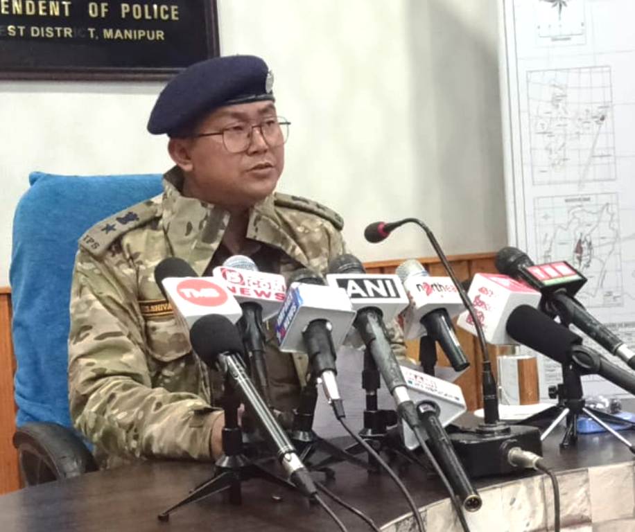 ImphalTimes's tweet photo. Manipur police team rescue kidnapped student, 8 suspect arrested along with arms and ammunitions

A highly train state police team successfully rescued a kidnapped student just hours after receiving a complaint.
https://t.co/GQVYMw8gIs https://t.co/mdZv34B5bh