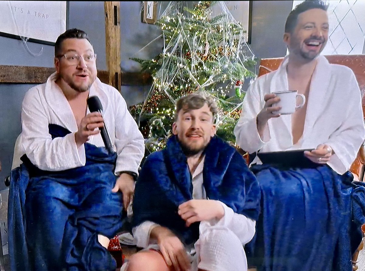 AnnCecilieN's tweet image. Mike realising he might have accidentally put his family jewels on display. 😎😂 #SnowWayOut #SortedFood