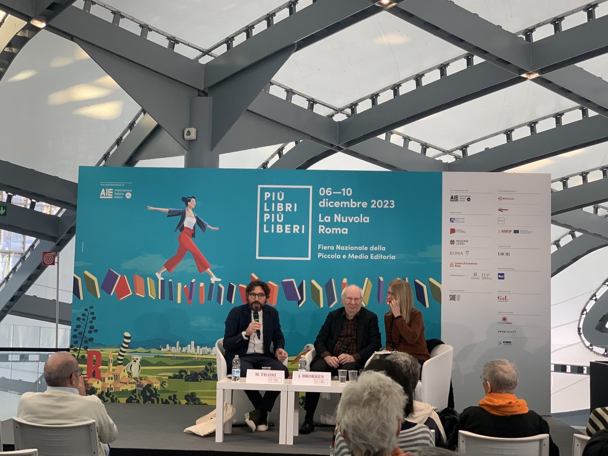 VentagliP's tweet photo. Sala cometa ~ @piulibri23
Si e concluso l’incontro con Marco Filoni e Jan Brokken
#LaSuiteDiGiava @IperboreaLibri
#plpl2023
#LeggendeSuburbane su #VentagliDiParole https://t.co/KlFfjYVvTk
