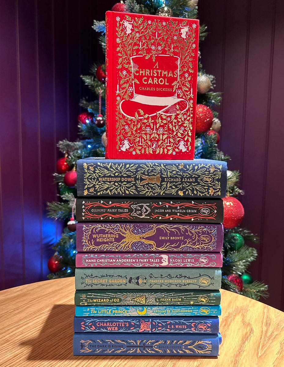 WaterstonesAlty's tweet photo. It's another #SaturdayStackurday #AltyAdvent special with a super selection of the gorgeous @PenguinUKBooks and @PuffinBooks clothbound classics - who wouldn't want to find these under the tree?! https://t.co/xyM129F1Wg