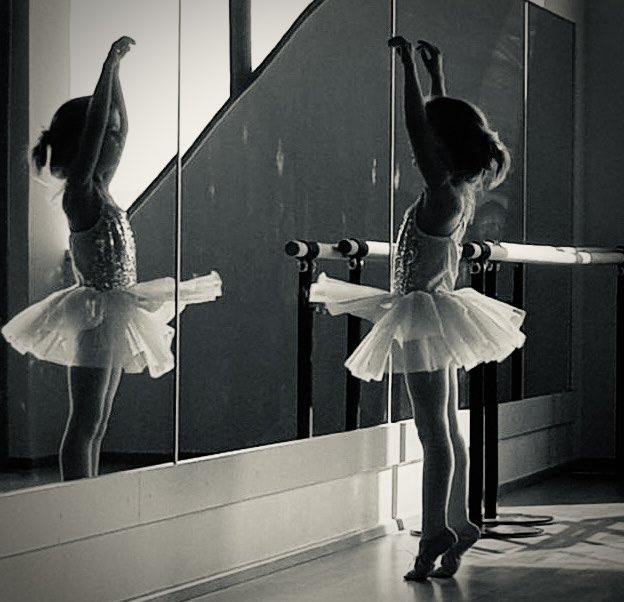 #ballet #kidsphotography #mirroring #blackandwhitephoto #canon