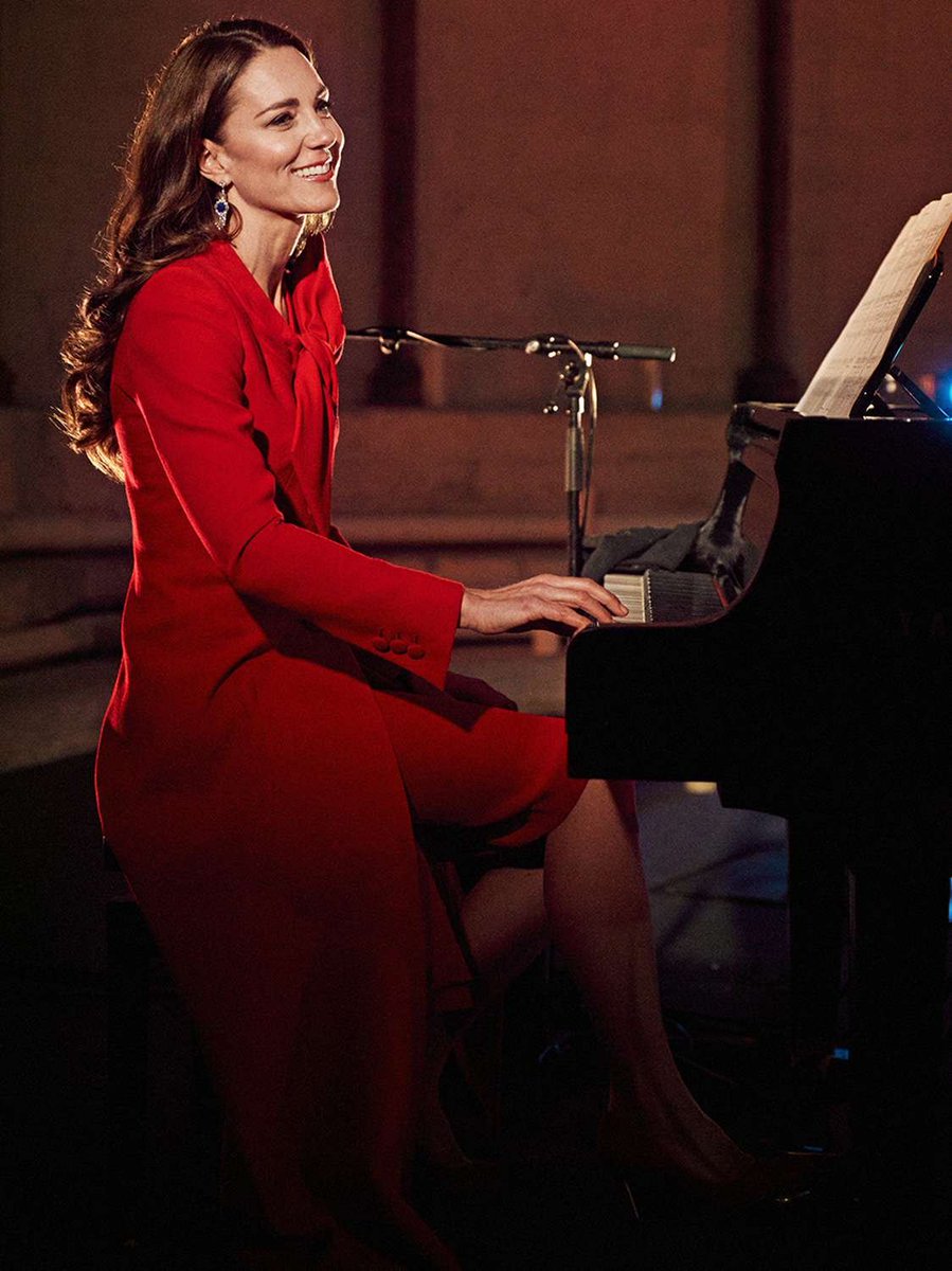 'The Princess herself unveiled a very special festive gift to guests at the concert - a rendition of Last Christmas played on John Lennon's piano.' I can't wait for Christmas Eve to see our talented Princess play again! #TogetherAtChristmas #PrincessCatherine