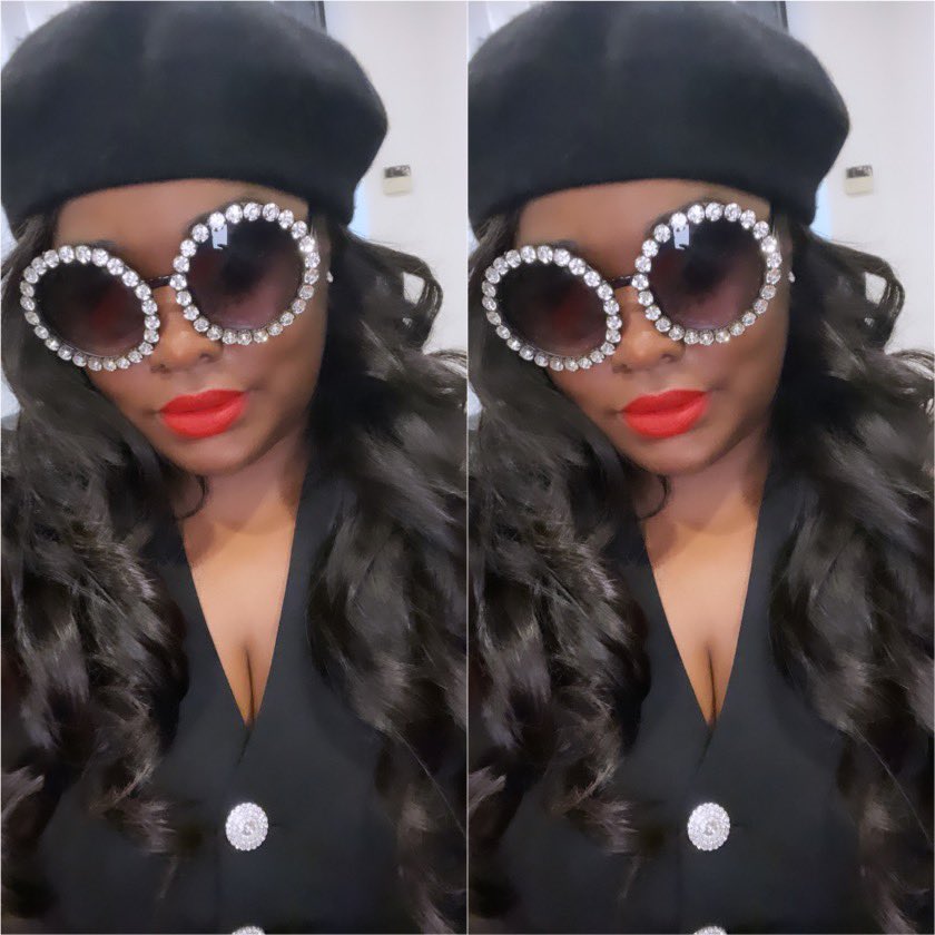 LuxeriousLaya's tweet image. December 8th Dump❤️🖤💛
Follow me on IG @luxeriouslaya for pic deets😘🩶
.
.
.
#wimb #wimp #botd #bagspill #whatsinmybag #whatsinmypurse #bagoftheday #bagaesthetic #softgirlaesthetic #softgirl 🤍