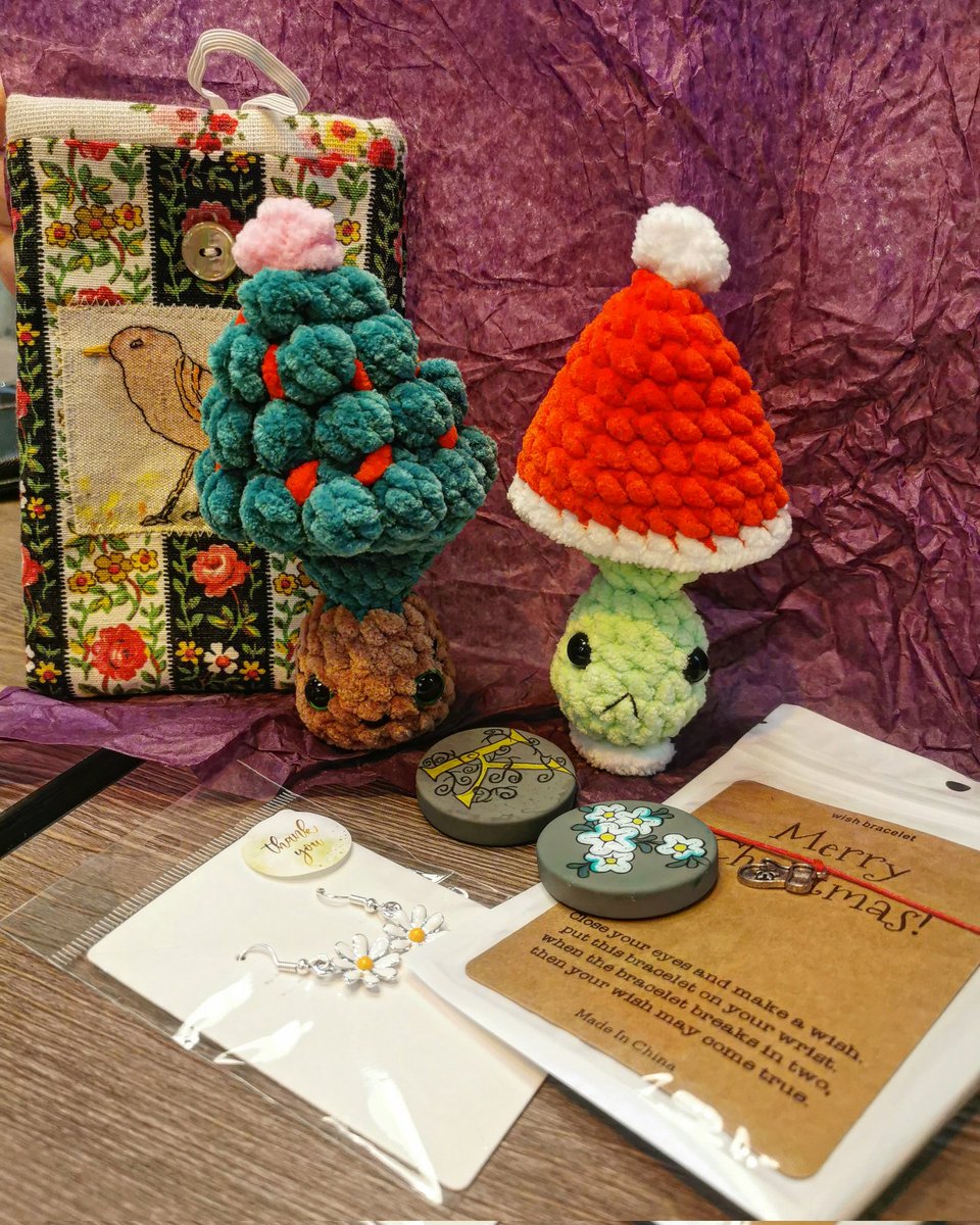 RCritch1990's tweet photo. An excellent Christmas haul from @outwoodhaydock's Christmas Fayre! Including Egypt's new tutor mascot - Sprout!

🤶♥️🎄

#teamhaydock #outwoodfamily #itswhoiam https://t.co/UhgIk9nO9Z