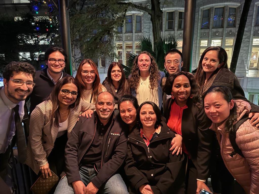 Generations of BCM fellows (@FossoChimi35133, @MsNanchen , @JimJinyu, @KtSanchezMD, and Natalie Chen) reunite with the breast cancer center team including the amazing @mfrimawi, @tinahoyosv, Dr. Julie Nangia, and @Elkhanany at #SABCS23. It was so great to see everyone!