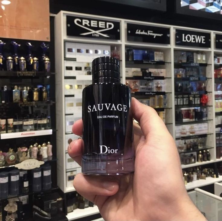 Rekomendasi Parfum cowok yang orangnya pergi wanginya ketinggalan!🥶

- a thread -