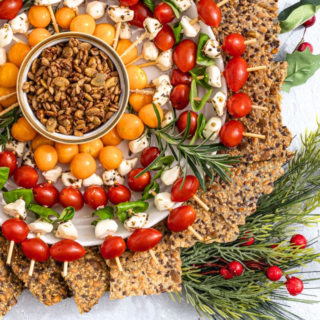 Enough snacks to go around. ❤️🌲

#topseedz #topseedzsnacks #holidaycharcuterieboard #holidaycheeseboard #healthyfoodrecipes #foodoninsta #seedcrackers #holidayapps
