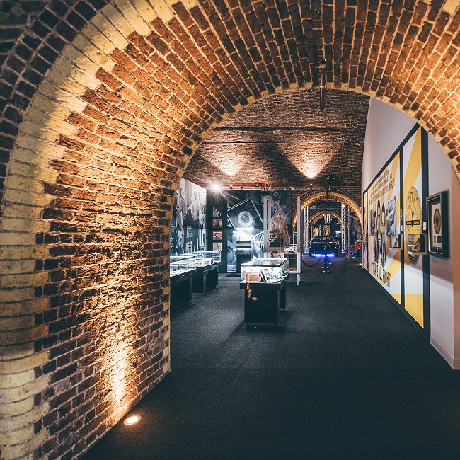 Arches_LB's tweet photo. Canapés with The King...

Entertain clients, host a unique work party or celebrate a special event with food, fizz and the spectacular backdrop of Elvis Presley's precious personal possessions. 🥂

For more information, contact info@archeslondonbridge.co.uk

#elvisp https://t.co/APmotLgeha
