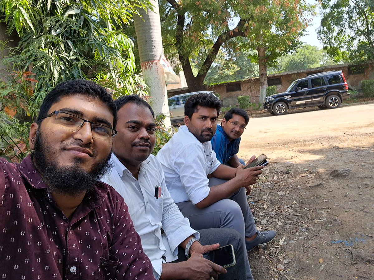 ashwaq_baig's tweet photo. ఇవ్వాళ మంత్రి వర్గం ఏర్పడ్డాక (TPSF) తరపున పంచాయతీ రాజ్ మినిస్టర్ Dr.సీతక్క మేడం గారిని మరియు ఐటీ మినిస్టర్ D.సుధీర్ బాబు సార్ గారిని హృదయపూర్వకముగా శుభాకాంక్షలు తెలియజేయడం జరిగింది మరియు మా సమస్యలు అడిగాక త్వరలో నే పరిష్కరిస్తాము అని తెలియజేశారు
@seethakkaMLA @OffDSB 
@tpsf2019 https://t.co/ym0WlA1Wee
