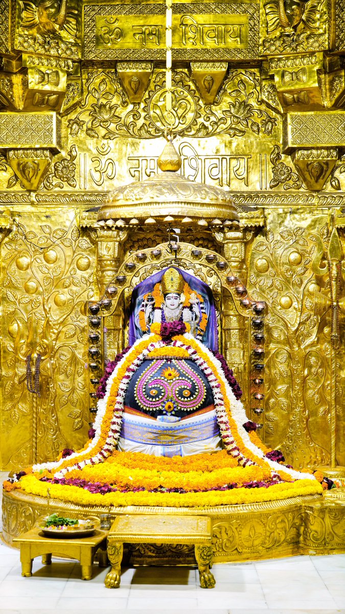 Somnath_Temple's tweet photo. श्री सोमनाथ महादेव मंदिर,
प्रथम ज्योतिर्लिंग - गुजरात (सौराष्ट्र)
दिनांकः 09 दिसंबर 2023, कार्तिक कृष्ण द्वादशी - शनिवार
सायं शृंगार
12236702
#bhakti
#mahadeva
#somnath
#shree_somnath_trust
#Somnath_Temple
#Pratham_Jyotirlinga https://t.co/a4NDs9d1pj