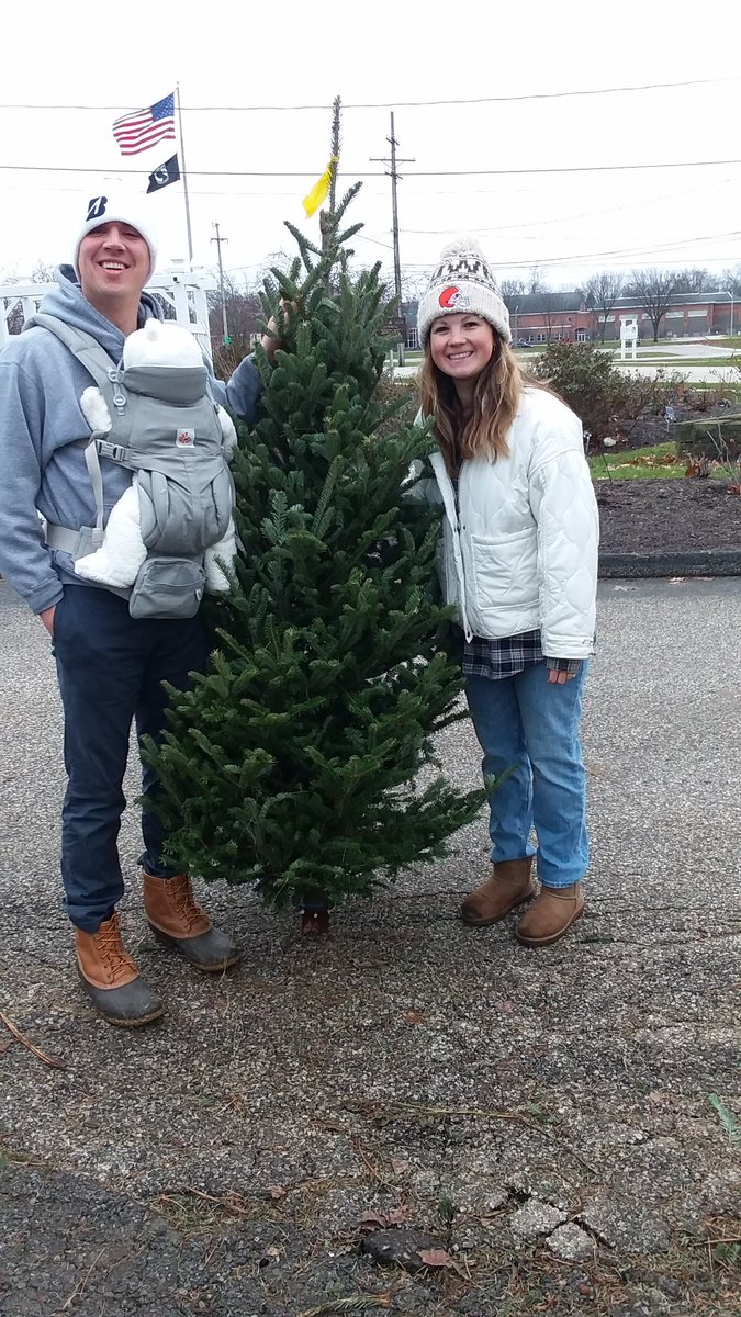 Warren170's tweet photo. If you want a Christmas tree from Bay Kiwanis best come rain or shine 9 AM - 6PM Cahoon Park today &amp; tomorrow https://t.co/0iT5hqogJt
