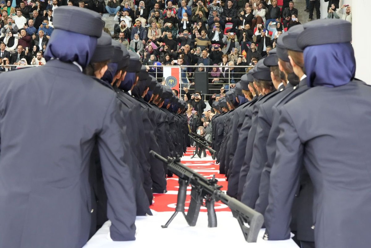 Cumhuriyetimizin Emniyeti şimdi daha da güçlü 👮🏼‍♀👮🏼 Polis Meslek Eğitim Merkezi Müdürlüklerimizden mezun olan 12.076 yeni meslektaşımız; Aramıza hoşgeldiniz🇹🇷🇹🇷🇹🇷 #POMEM