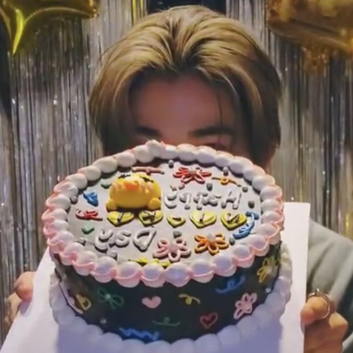 jangkkungyaz's tweet image. this is one of the cutest cakes ever