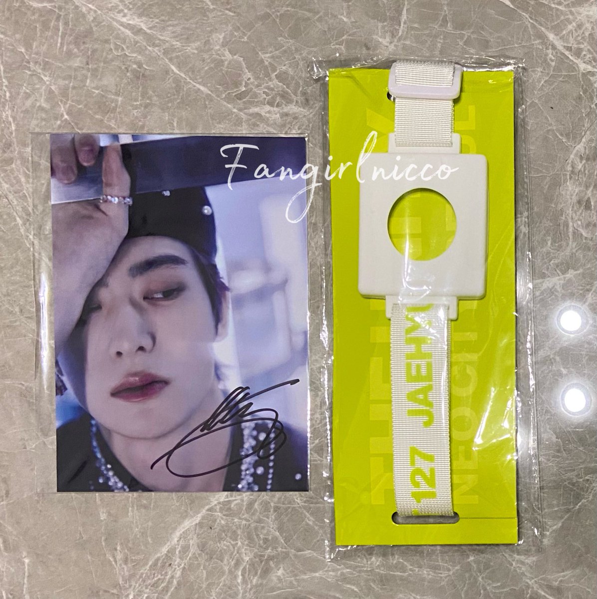 FanGirlNicco's tweet photo. @ExolRui Signed postcard 😮💨 and neobong strap 🥰 sauurrr happy
Thanks frenny @ExolRui !!!🤍🤍
#ruidumating #niccomails https://t.co/0D1eW34qVF