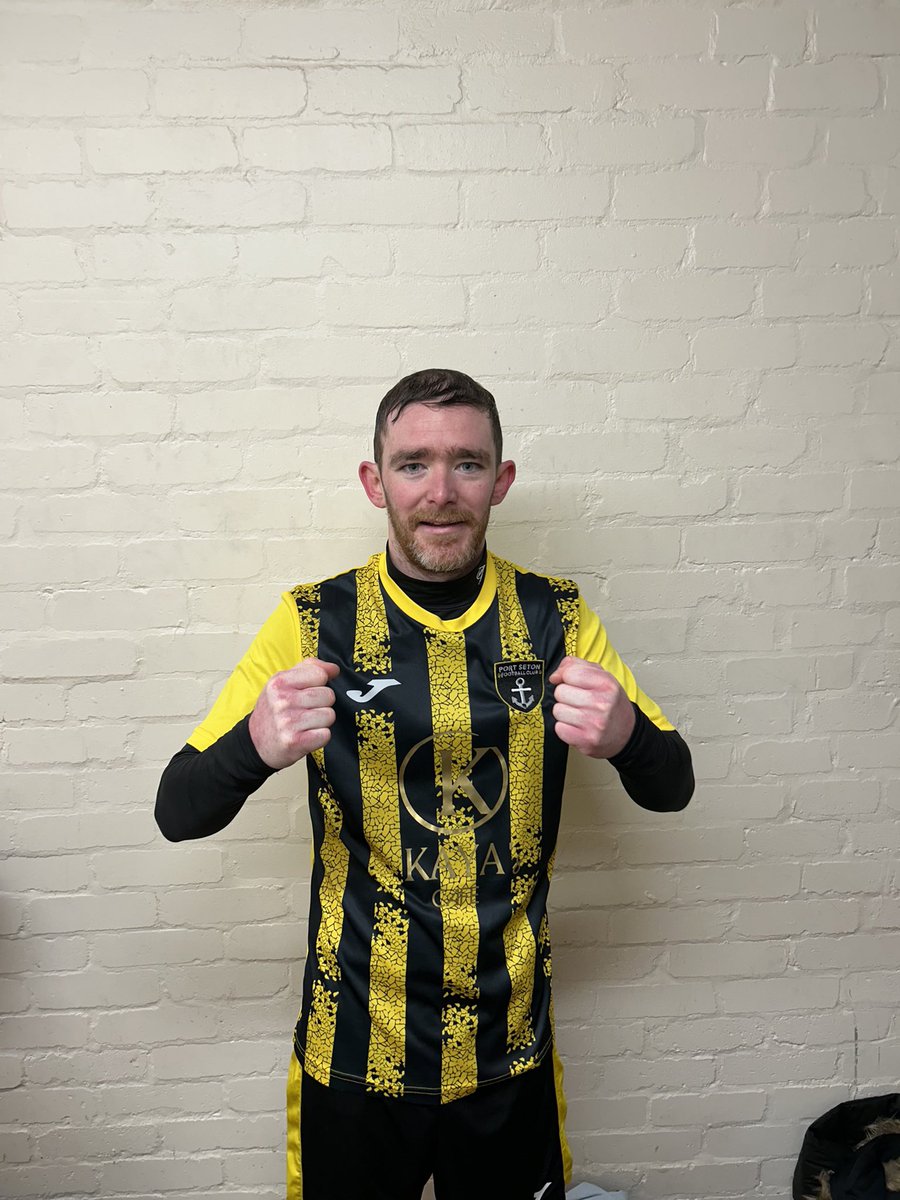 A totally dominant performance from the boys today. 5-0 in the end! 
Goals from:

⚽️⚽️⚽️ Fairy 
⚽️ <a href="/michaelglass09/">michael</a> 
⚽️ <a href="/1Redpath/">Dale Redpath</a> 

Anyone could have taken MOTM today but it’s the midfield maestro <a href="/michaelglass09/">michael</a> that gets it today! This train don’t stop, Mon the Seton 🚂💛🖤