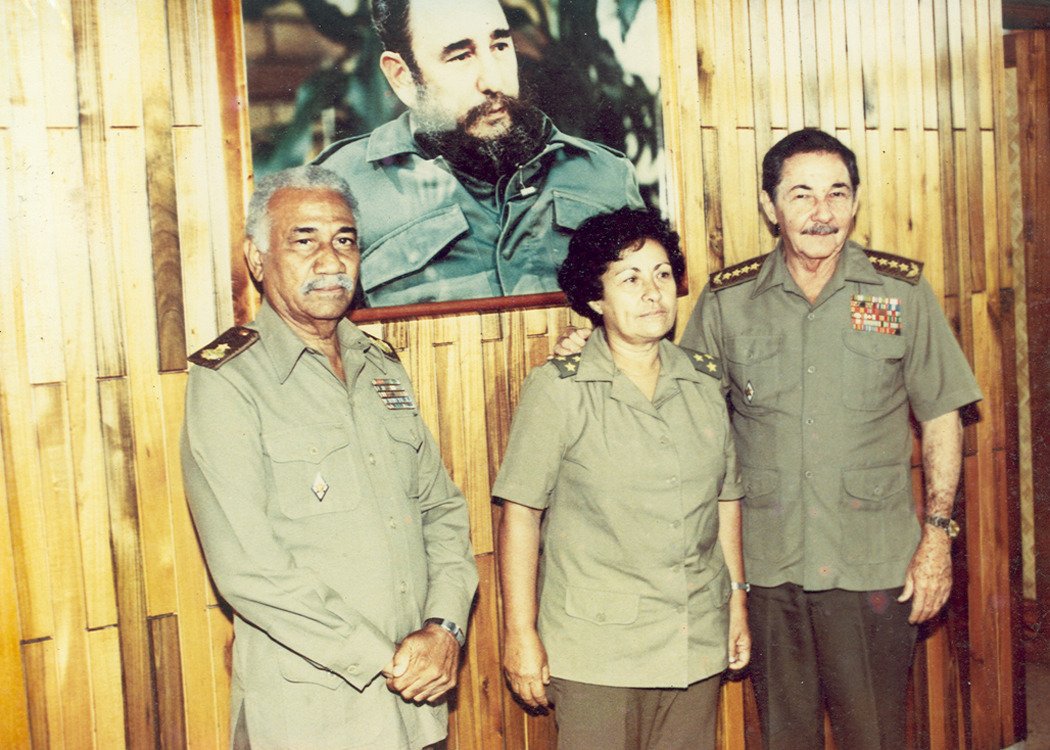 Hoy cumple años la querida Teté Puebla. Casi una niña se incorporó a la  guerrilla en la Sierra. Estuvo entre las fundadoras del pelotón Las Marianas. Primera cubana con el grado de general. ¡Felicidades! #MujeresEnRevolución 
<a href="/MinfarC/">Minfar_Cuba</a>