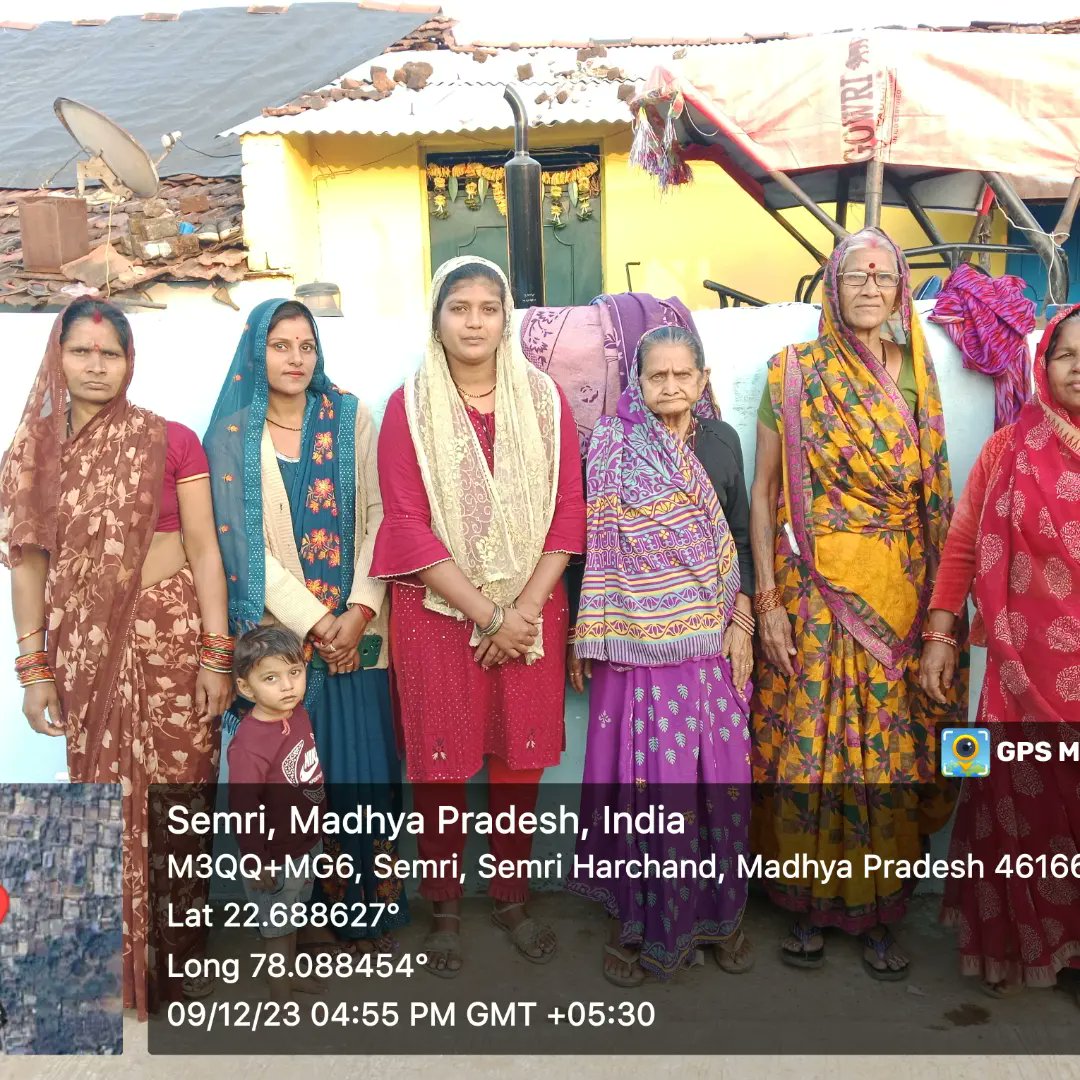 reshmakhan0294's tweet photo. मुख्यमंत्री जनसेवा मित्र_ रेशमा खान।                                           ग्राम  पंचायत _ सेमरी हरचंद                          वित्तीय साक्षरता और डिजिटल वित्तीय सेवाओं का आंकलन पर सर्वेक्षण करते हुए@cmyip_mp @rajeevrajawat11 @CMMadhyaPradesh @sachin_inc @Connect_Lokesh https://t.co/a5DibQJl4d