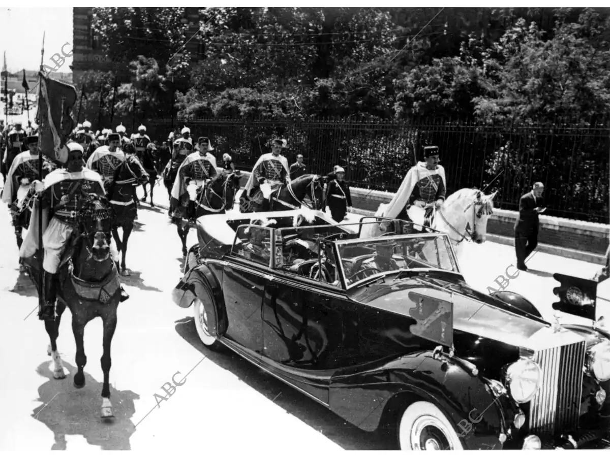 Premio de pensión para criminales de guerra.

Más de 150 millones de euros para pagar las pensiones de la Guardia Mora de Franco.

Aquellos criminales reclutados para «saquear, violar, decapitar, robar, amputar y masacrar» a las y los republicanos españoles, resulta que son para