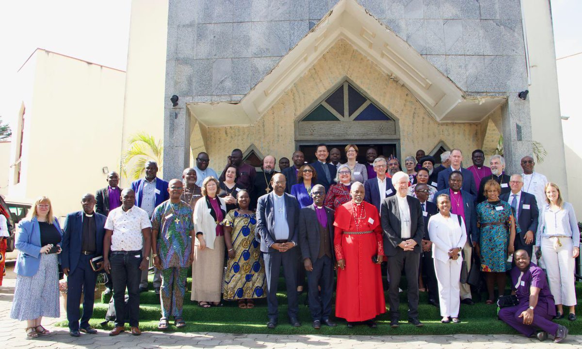 Oikoumene's tweet photo. #WCC ExCom statement 

#COP28
#ClimateAction 
#FaithClimateAction 
#FaithAtCOP28 
#NoFaithInFossilFuels 

✅Calls on all governments to act now on phasing out fossil fuels which account for 75% of greenhouse gas emissions. This means:

https://t.co/ZkQtHksWiF https://t.co/g5fW3vJX65