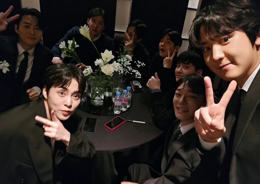 ohsenh's tweet photo. can feel the saranghaja sprite through my veins https://t.co/TxnHFJuuIO