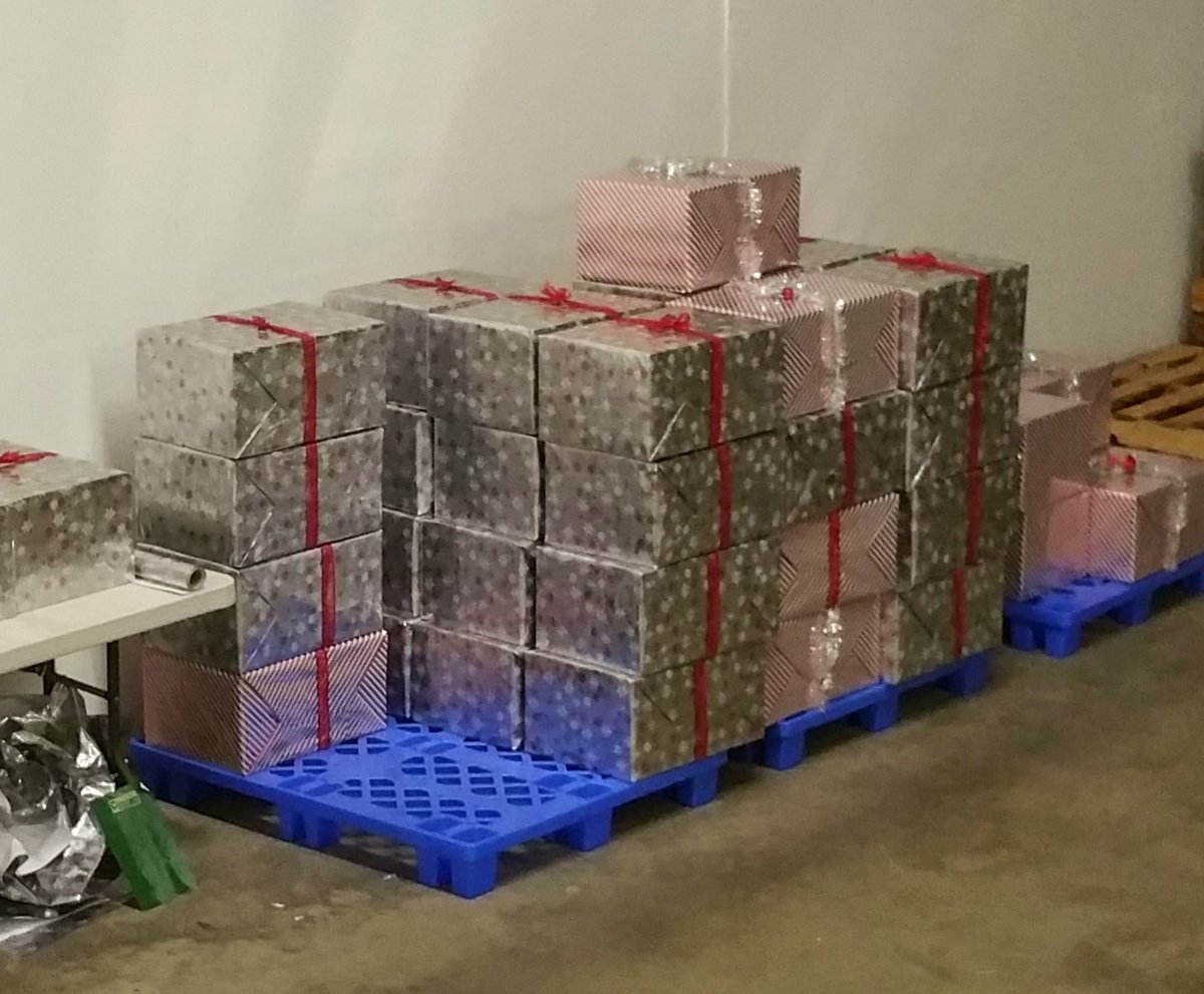 BlueSkiesDrones's tweet image. In 2014 we wrapped and delivered over 100 DJI Phantom Vision drones to a customer who bought them for his employees Christmas Present.  #dronesatwork
#coolboss