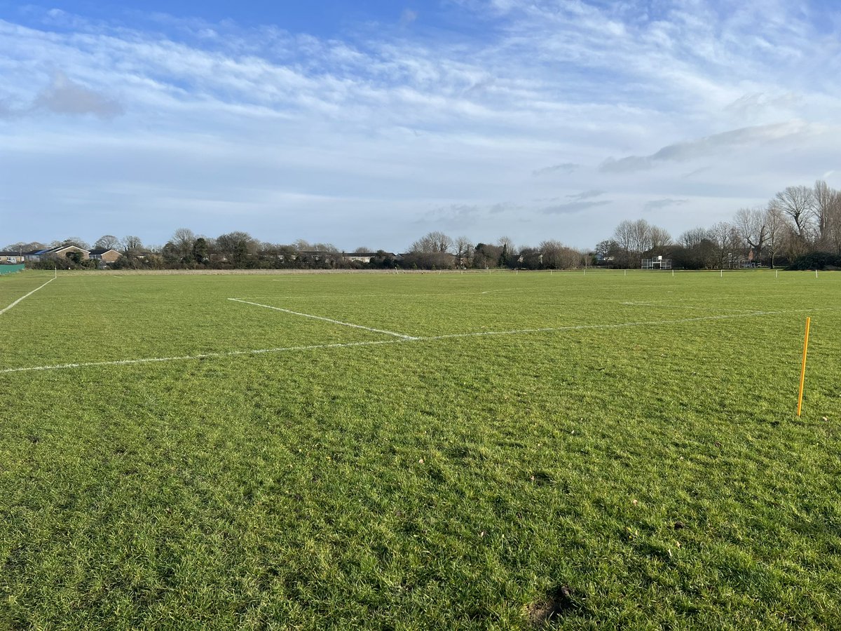 St Luke’s ready. Top vs bottom Good luck to the boys 🟠⚫️⚽️ @faringdontownfc @WiltsLeague