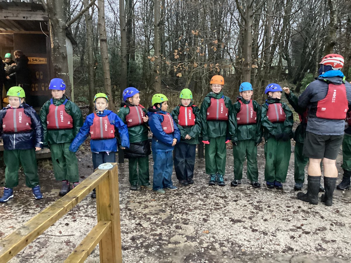 LHRobinwood2023's tweet photo. Team DUNE canoeing on day two #thinkimstuck https://t.co/996w5apYuR