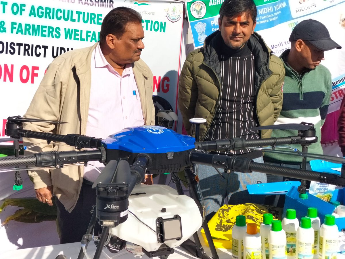 dioudhampur's tweet photo. #ViksitBharatSankalpYatra 
Hon'ble Union Minister @DrJitendraSingh witnessed a Drone Demonstration Session highlighting Cutting  Edge  Innovation in Agriculture during Viksit Bharat Sankalp Yatra Program at Pyt. Tikri-A,Udhampur.
@PMOIndia 
@diprjk 
@rai_saloni
@ddnews_jammu https://t.co/9IPw2UJ1bO