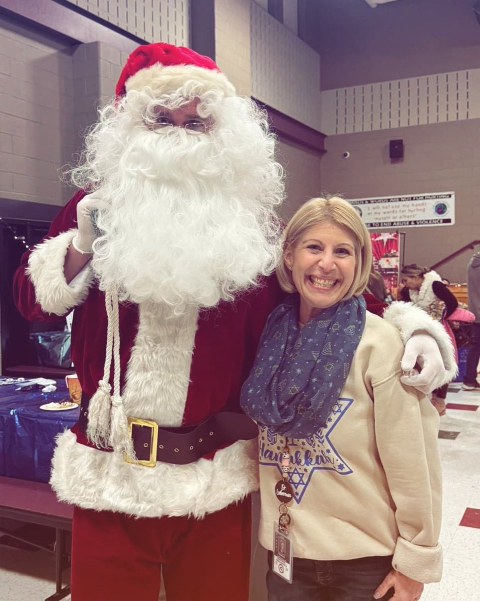 Had a blast at our Winter Soirée last night and I got to meet Santa! A huge thank you to the amazing PTA for another spectacular event! @SRPS_Rams @Dr_EdwardBucior @Principal_SRMS @SouthRiverPD