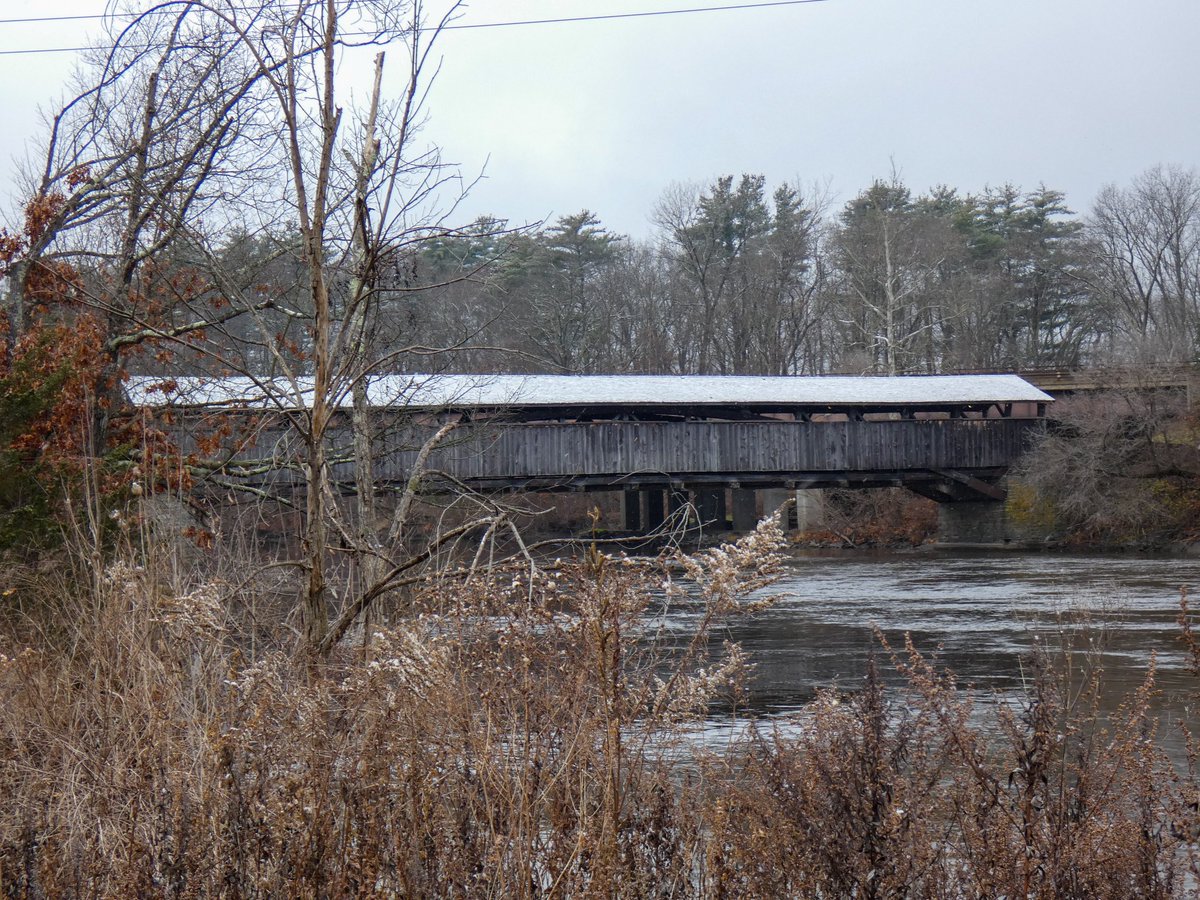Good Saturday morning friends. I’ve driven past this bridge so many times lately. The other day with the snow flurries gently falling was able to stop & snap a shot. #bridges #nature