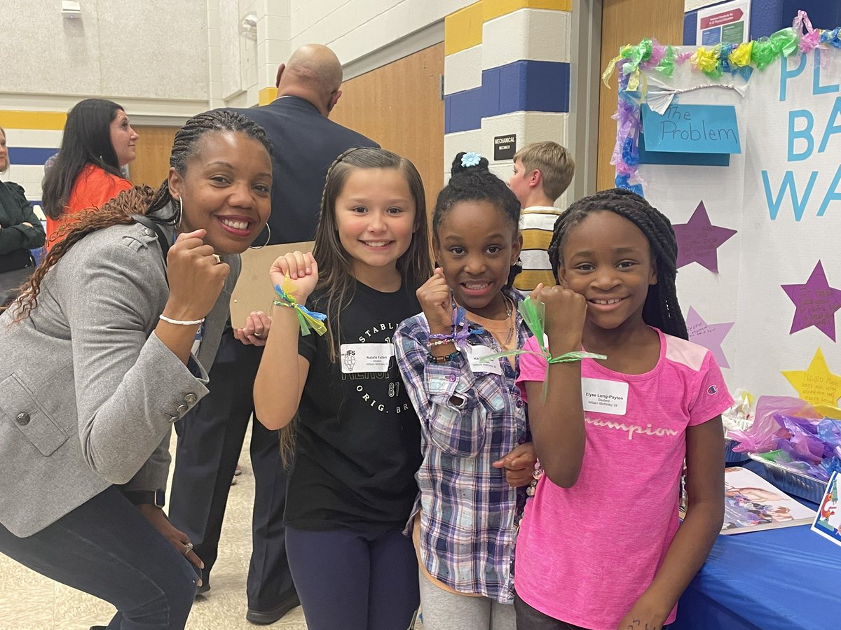 AleesiaLJohnson's tweet photo. Sporting events aren’t the only things that can pack out a gym! We had a full house for our @IPSSchools STEM Innovation Fair. Such a great event with creative, big ideas from our students! #TeamIPS #WatchUsWork #RebuildingStronger #DiversifyingSTEM https://t.co/scsnQDhnzW