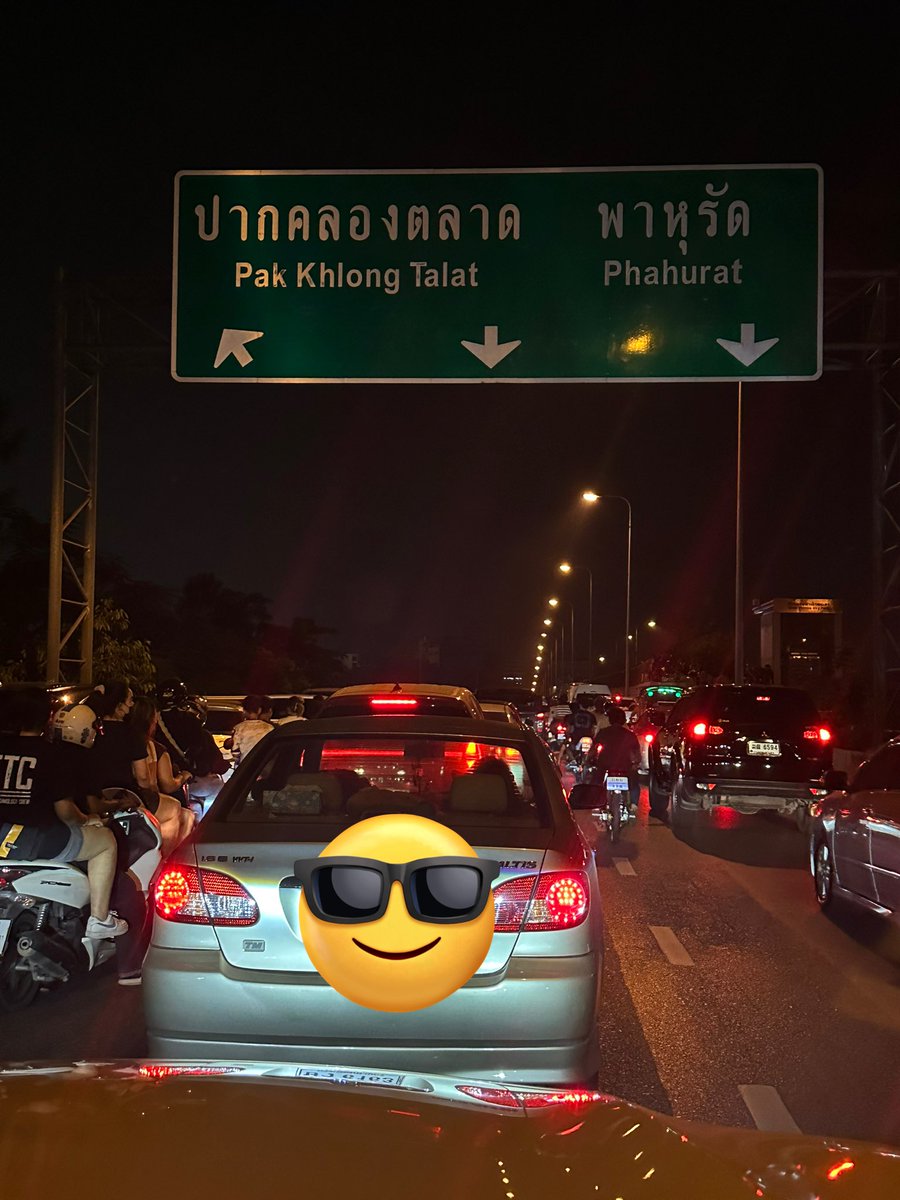 soontornpro's tweet photo. @js100radio  บนสะพานพระปกเกล้า รถจอดนิ่งเลยเหรอ  ไปไม่ได้😜😜😜 https://t.co/LTix2bdjZo