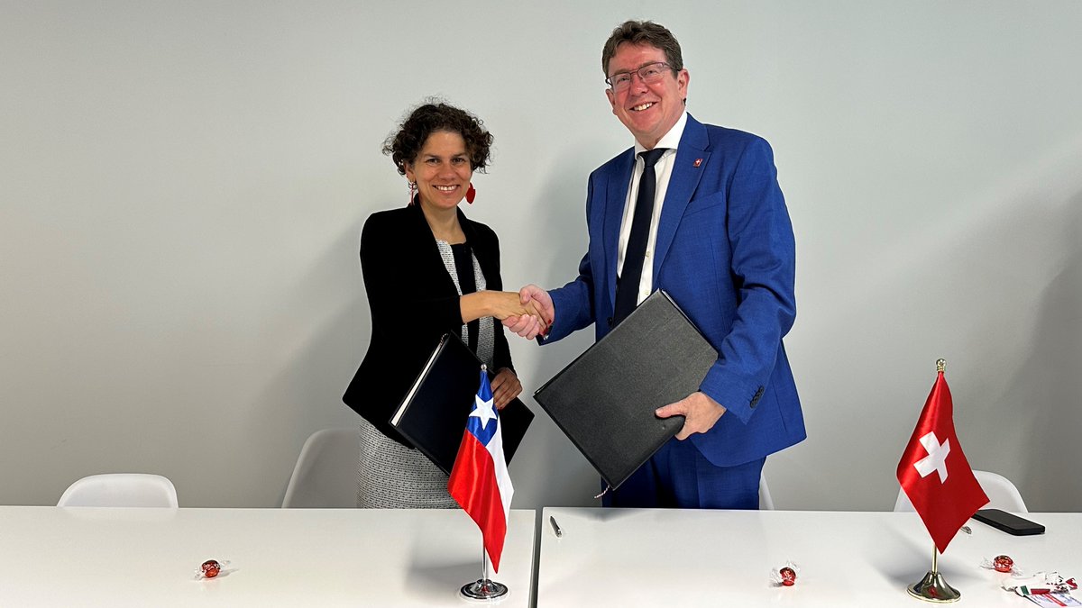 UVEK's tweet photo. #AlbertRösti is attending #COP28 in #Dubai. He will be signing two #climateagreements, one with #Chile🇨🇱 and one with #Tunisia🇹🇳, which will allow Switzerland to count the emissions reductions from the agreements towards its fossil-fuel reduction targets.
https://t.co/nVDvsRbToe https://t.co/pscfM7ChmL