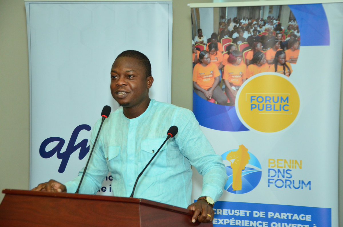 Remise de prix par les responsables de <a href="/celtiisbj/">Celtiis Bénin</a> au participation du DNSATHON 

#BDF2023 #dnsforum #dnsathon