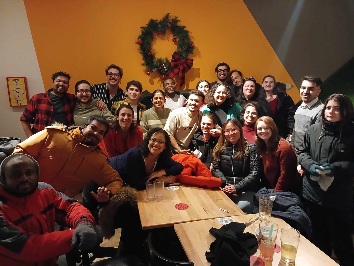 Dîner de fin d’année des <a href="/IsabelPenix/">Isabel Desgagné-Penix</a> et Hugo Germain labs. Joyeuses Fêtes et que la prochaine année apporte beaucoup de réalisations !🎄🎅🎁🥼🧪🧫🦠🌱