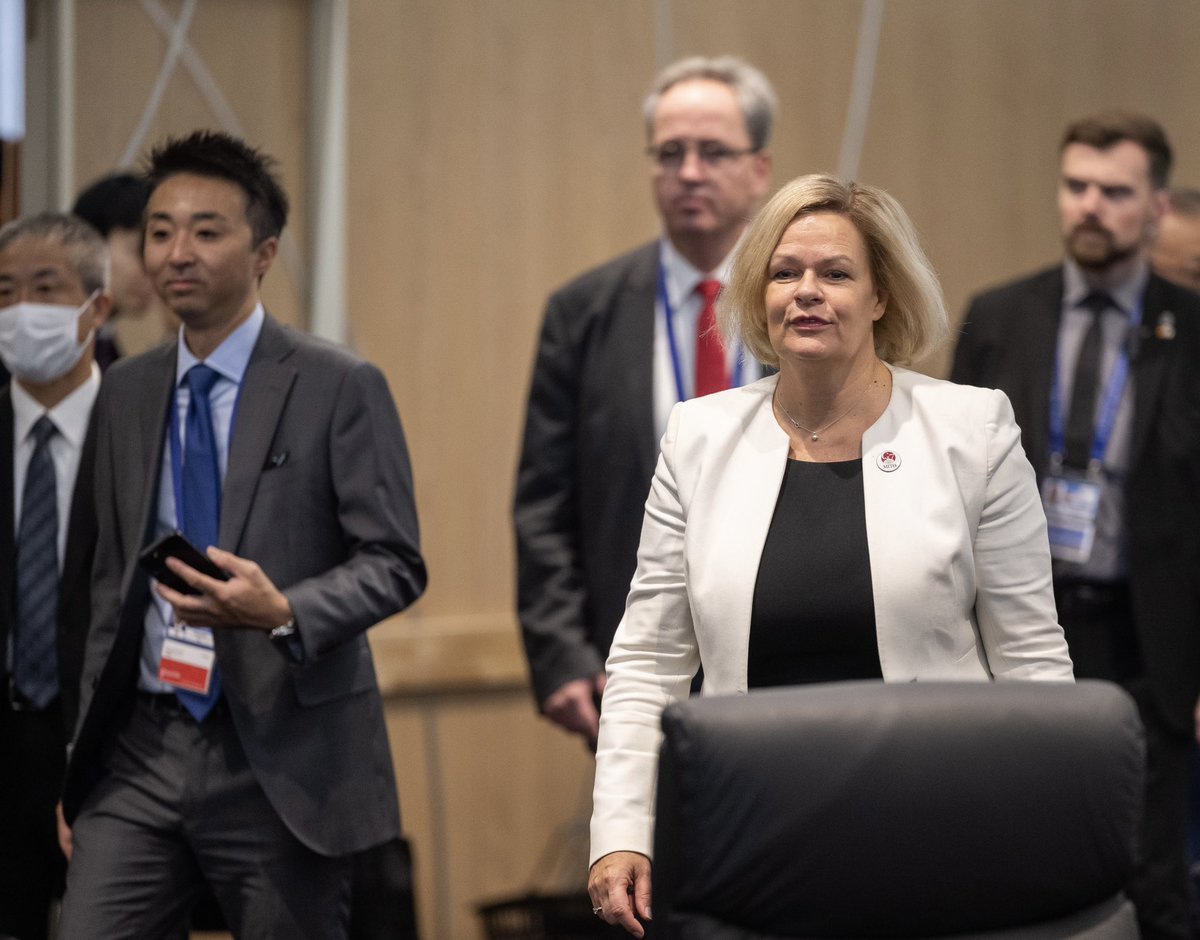 BMI_Bund's tweet photo. Faeser zu Sicherheitslage auf dem #G7-Innenministertreffen:
„Wir erleben, wie sich internationale Krisen auf die innere Sicherheit auswirken. Das gilt besonders für den Terror der Hamas, den Gaza-Krieg, den Antisemitismus und Islamismus. Wir müssen Extremismus zusammen begegnen.“ https://t.co/HWEkmhiYHH