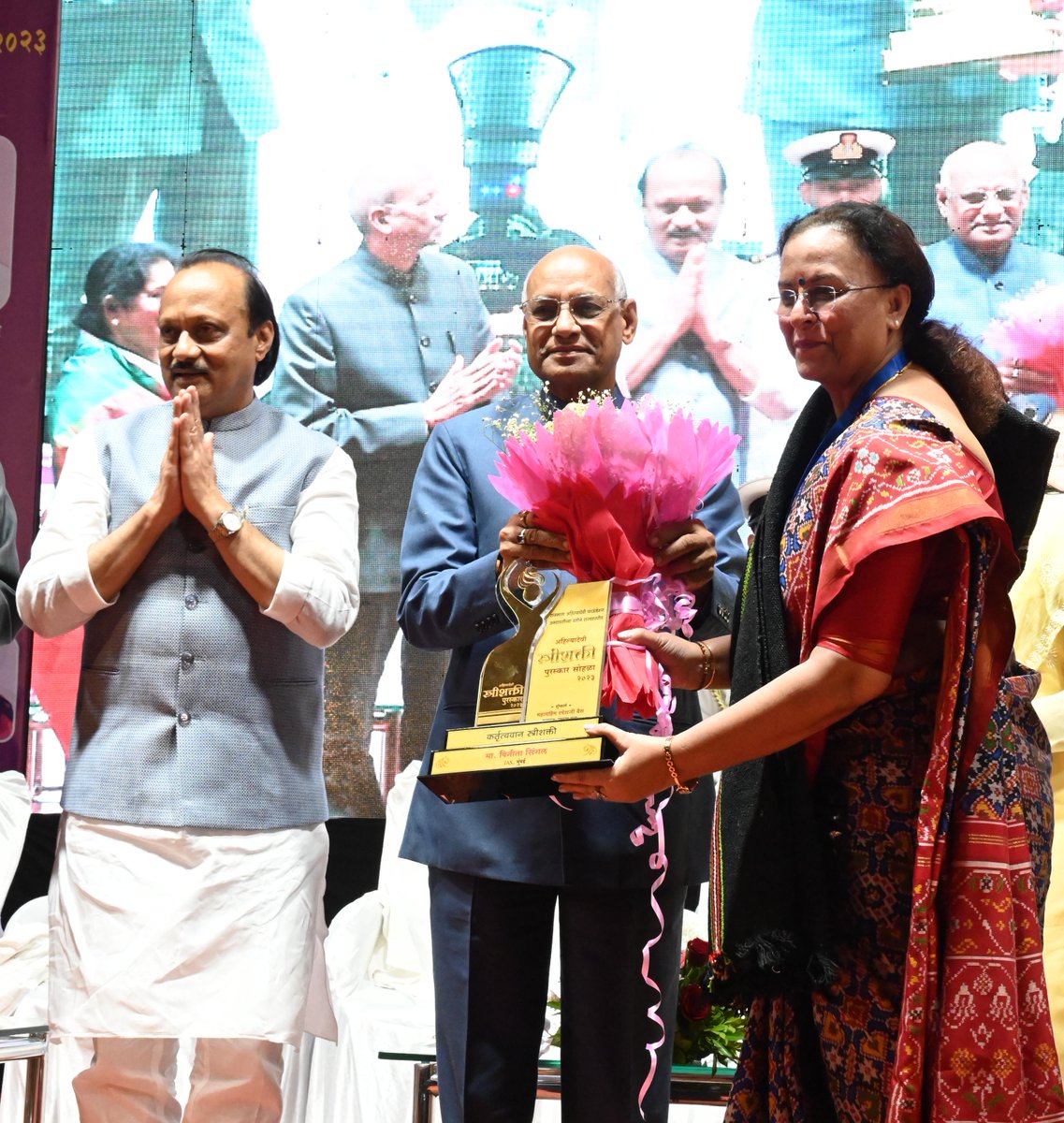 InfoDivAmravati's tweet photo. सक्षम महिलांच्या नेतृत्वाखाली विकसित भारत घडणार असून आज सन्मानित झालेल्या महिला आगामी काळात बदलाचे प्रतीक मानल्या जातील,असे प्रतिपादन राज्यपाल रमेश बैस यांनी केले.
राज्यपालांच्या हस्ते '#अहिल्यादेवीस्त्रीशक्तीपुरस्कार’देण्यातआलेत.
कार्यक्रमाची चित्रफीत…

https://t.co/LBEQpmXzJd https://t.co/Ja2bLBYEix