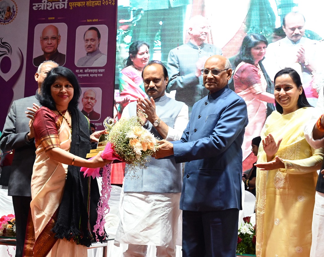 InfoDivAmravati's tweet photo. सक्षम महिलांच्या नेतृत्वाखाली विकसित भारत घडणार असून आज सन्मानित झालेल्या महिला आगामी काळात बदलाचे प्रतीक मानल्या जातील,असे प्रतिपादन राज्यपाल रमेश बैस यांनी केले.
राज्यपालांच्या हस्ते '#अहिल्यादेवीस्त्रीशक्तीपुरस्कार’देण्यातआलेत.
कार्यक्रमाची चित्रफीत…

https://t.co/LBEQpmXzJd https://t.co/Ja2bLBYEix