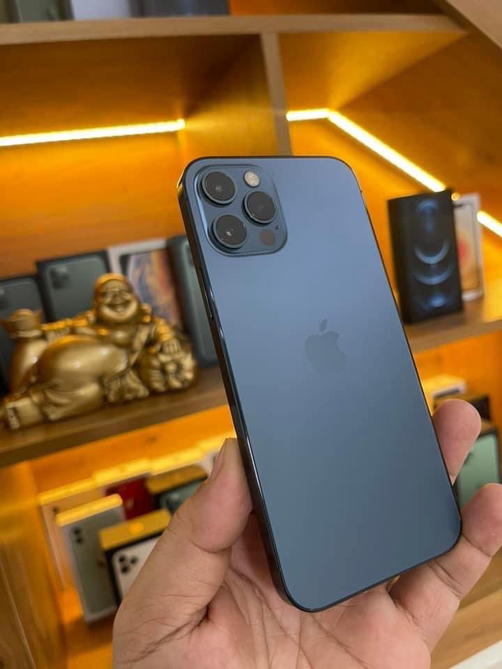 NeychimJr's tweet photo. 12 Pro 128GB Blue 99% pin zin 100% sạc ít lần

Giá : 1x bé tẹo lun 

Bảo hành cửa hàng trách nhiệm cao 6 tháng

📲  0888.930.930  (zalo, tele)
💳 Hỗ trợ thanh toán Visa, Master card, trả góp 0% lãi suất
#m1store #12pro https://t.co/rxzto5g3A1