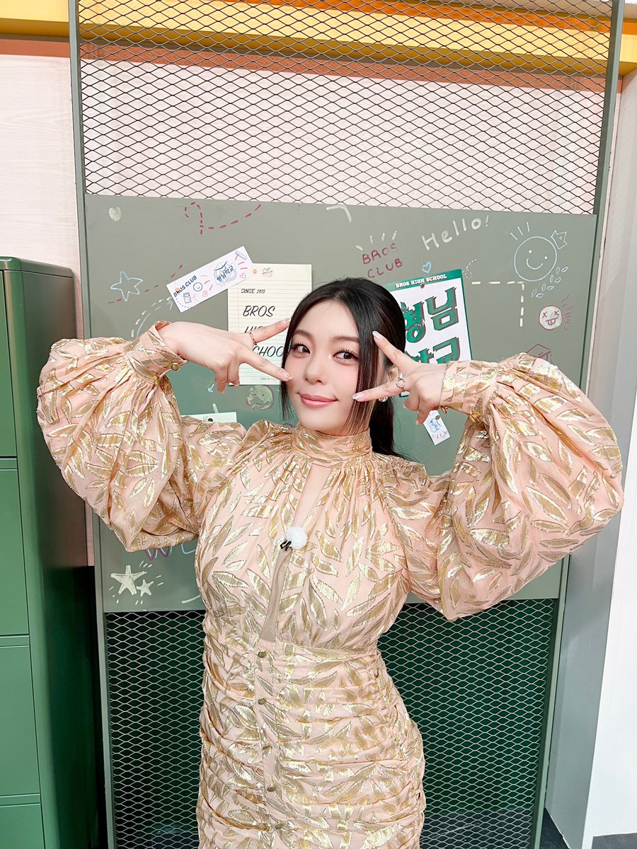 itzailee's tweet photo. [📸] 
231209 | #JTBC_아는형님

학생 에일리 모두 잘보셨나요?😊
오랜만에 교복을 입고 아주 씐나게 녹화했어요!
여러분도 재밌게 보셨으면 좋겠어요✨

#에일리 #Ailee https://t.co/kxgX3JAXLg