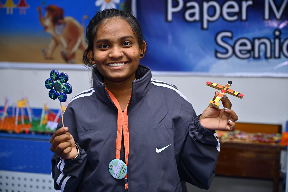 scstdevdept's tweet image. Learn With Fun. Tribal Students at Zonal #Sargiful 2023 Fest are making unique crafts from waste paper &amp;amp; discarded items exploring their creative mind &amp;amp; hands. Guided by the instructors, they are having a good time at the workshop. @CMO_Odisha @scstrti @TribalAffairsIn