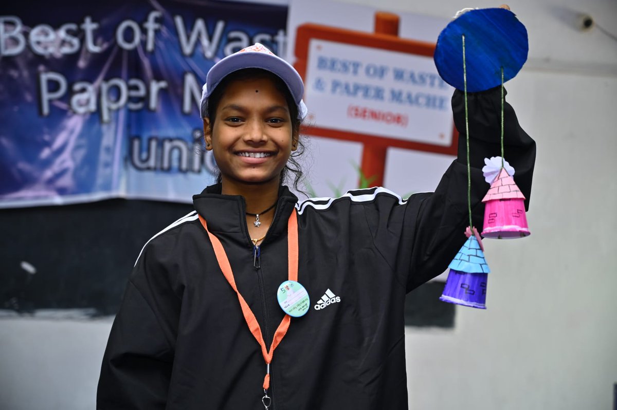 scstdevdept's tweet image. Learn With Fun. Tribal Students at Zonal #Sargiful 2023 Fest are making unique crafts from waste paper &amp;amp; discarded items exploring their creative mind &amp;amp; hands. Guided by the instructors, they are having a good time at the workshop. @CMO_Odisha @scstrti @TribalAffairsIn