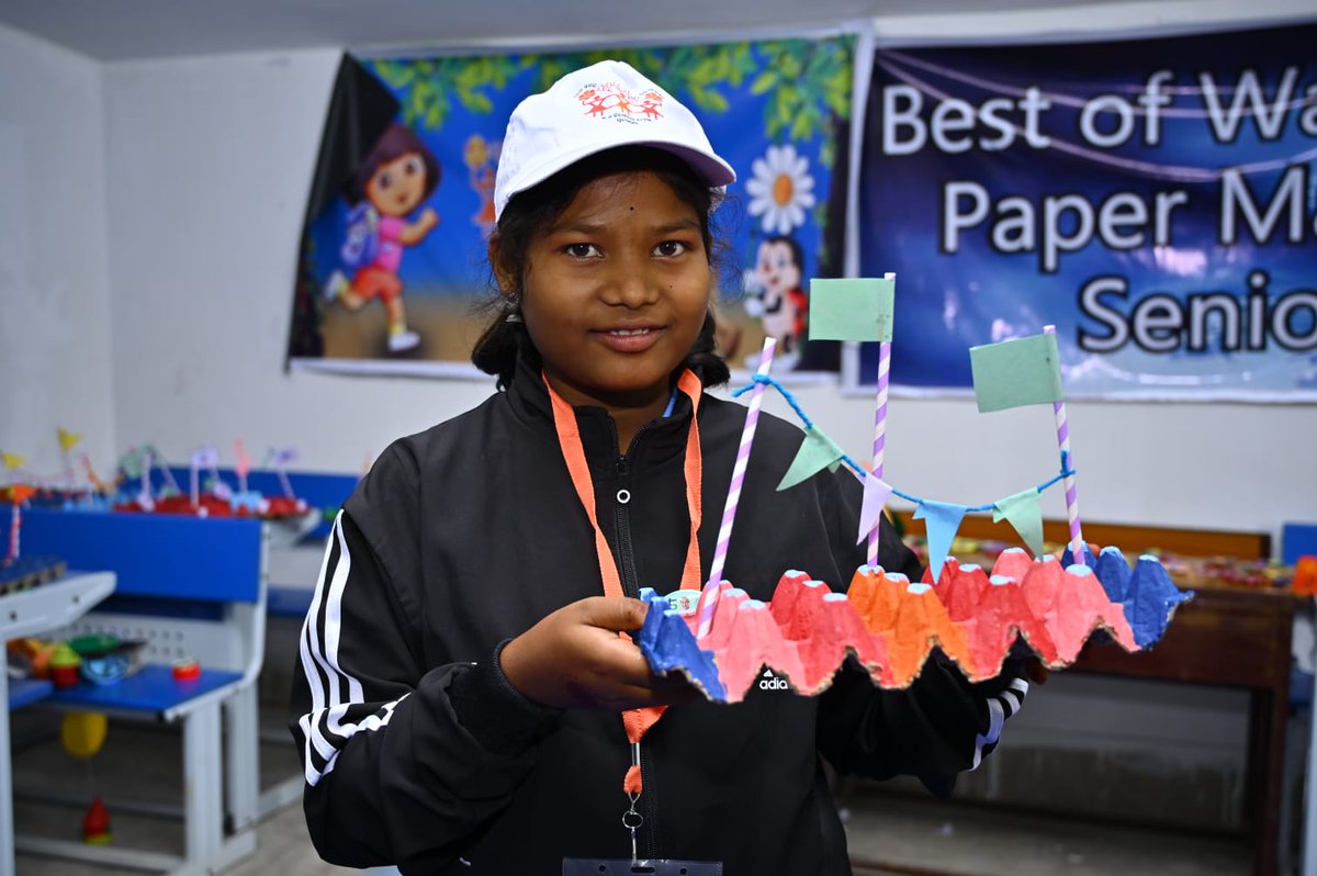 scstdevdept's tweet image. Learn With Fun. Tribal Students at Zonal #Sargiful 2023 Fest are making unique crafts from waste paper &amp;amp; discarded items exploring their creative mind &amp;amp; hands. Guided by the instructors, they are having a good time at the workshop. @CMO_Odisha @scstrti @TribalAffairsIn