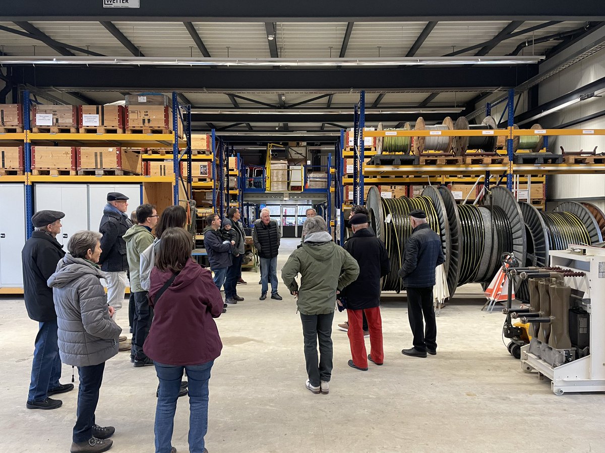 mittewettingen's tweet photo. Tatort Wettingen: Spannende Einblicke und Ausführungen im EW Wettingen und in der neuen Trotte von Steimer Weinbau. Herzlichen Dank an Louis Lutz, dem neuen Geschäftsführer des EW und Chistian Steimer. https://t.co/pERBclssf4