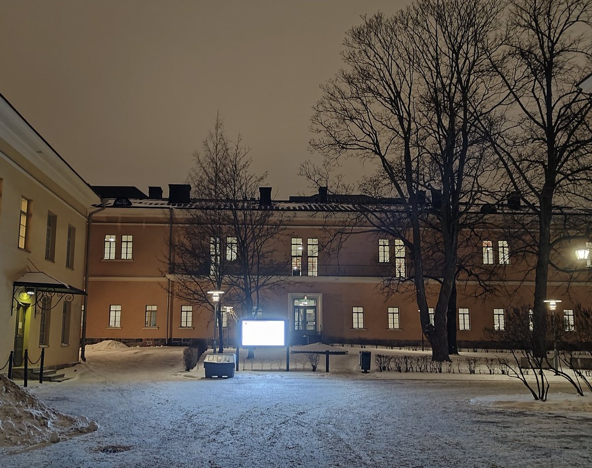 Hyvää #suomalaisenmusiikinpäivä'ä, joskin hiukan myöhässä.

Itse vietin teemapäivää eilen hienojen #musiikkitiede tutkijakollegoiden parissa väikkäri- ja post doc tutkijoiden seminaarissa. Mahtavaa olla osa tätä porukkaa. ❤️  #vainväikkärihommat